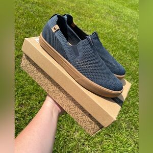 SOLD OUT ONLINE NWT Saola Virunda Navy Mens Shoes Size 9